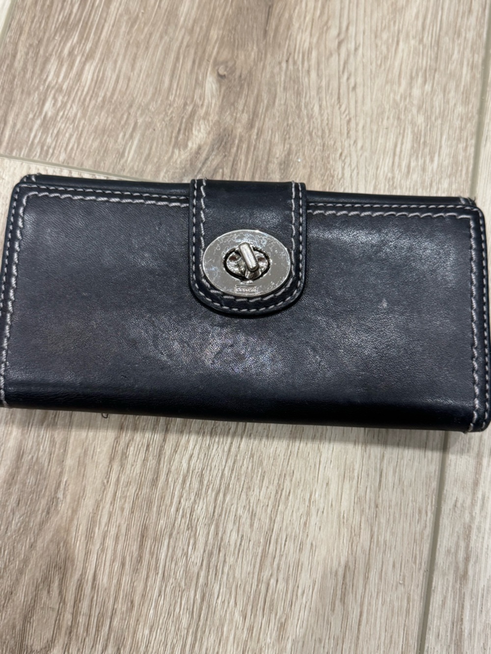 Vintage Coach Hampton Black Leather Turn-Lock Wallet